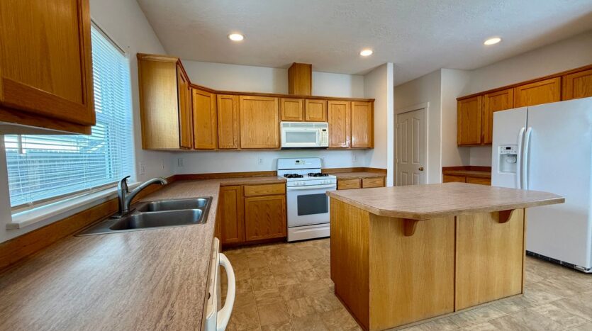 2911 NW 22nd St - Redmond - Oregon - 3 bed, 2 bath rental property
