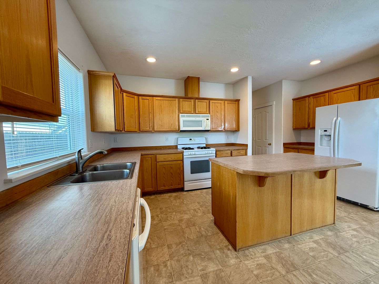 2911 NW 22nd St - Redmond - Oregon - 3 bed, 2 bath rental property