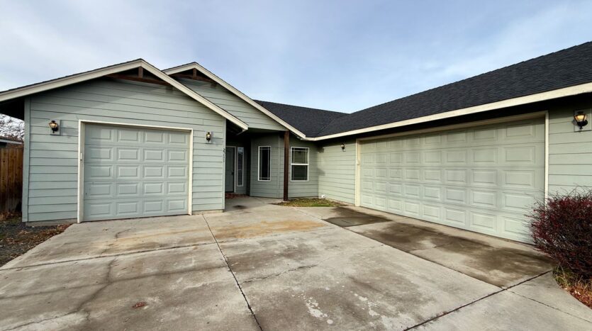 2911 NW 22nd St - Redmond - Oregon - 3 bed, 2 bath rental property