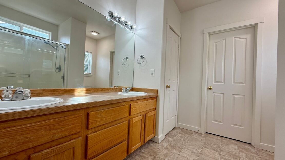 2911 NW 22nd St - Redmond - Oregon - 3 bed, 2 bath rental property