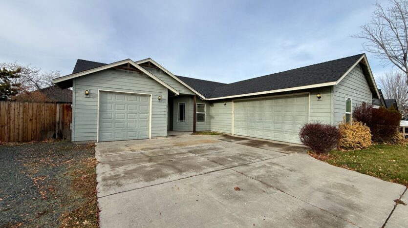 2911 NW 22nd St - Redmond - Oregon - 3 bed, 2 bath rental property