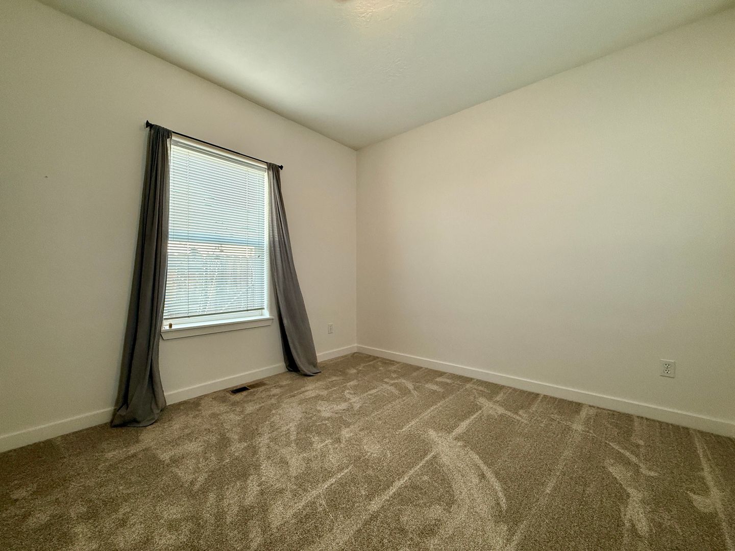 2911 NW 22nd St - Redmond - Oregon - 3 bed, 2 bath rental property