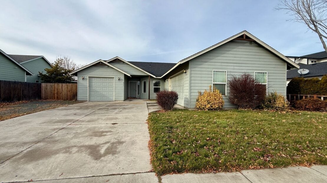 2911 NW 22nd St - Redmond - Oregon - 3 bed, 2 bath rental property