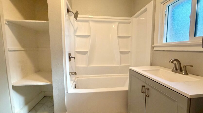 3058 Crescent Way - Thousand Oaks - California - 1 bed, 1 bath rental property