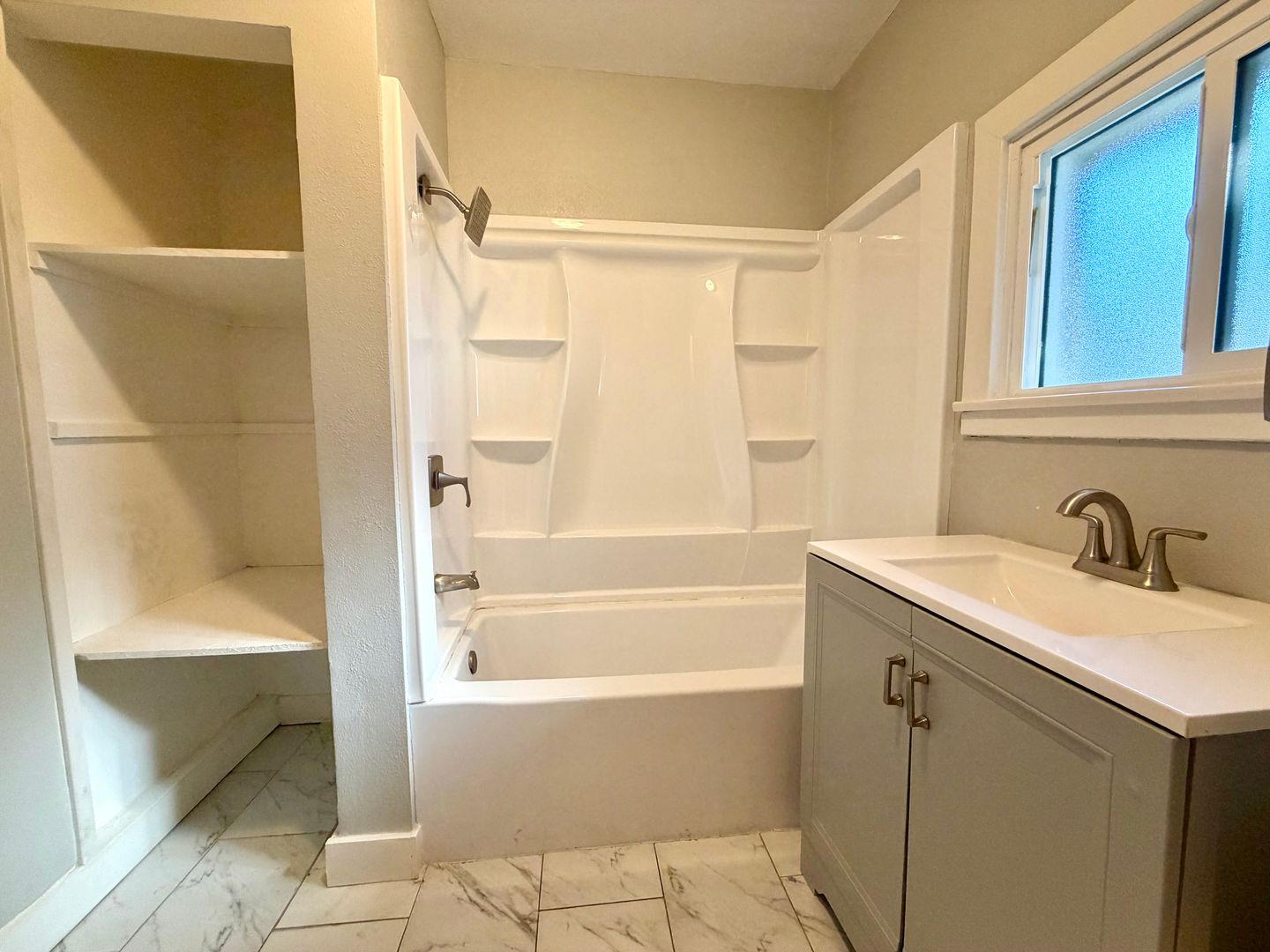 3058 Crescent Way - Thousand Oaks - California - 1 bed, 1 bath rental property