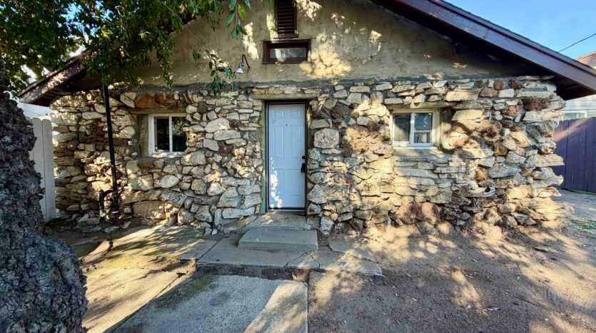 3058 Crescent Way - Thousand Oaks - California - 1 bed, 1 bath rental property