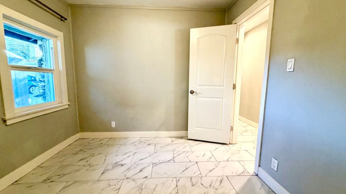 3058 Crescent Way - Thousand Oaks - California - 1 bed, 1 bath rental property