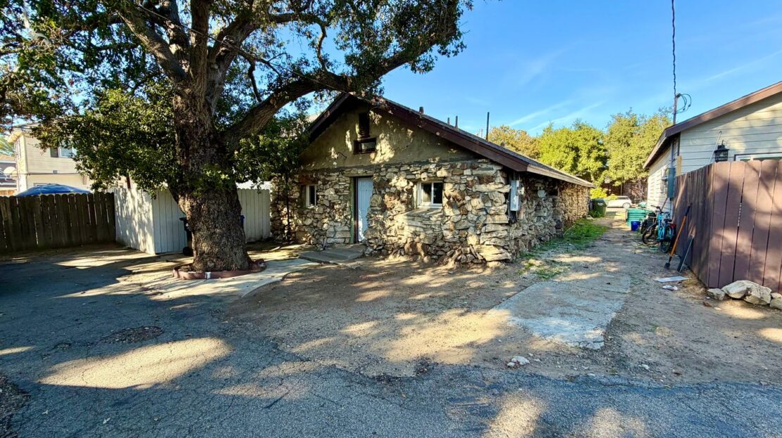 3058 Crescent Way - Thousand Oaks - California - 1 bed, 1 bath rental property