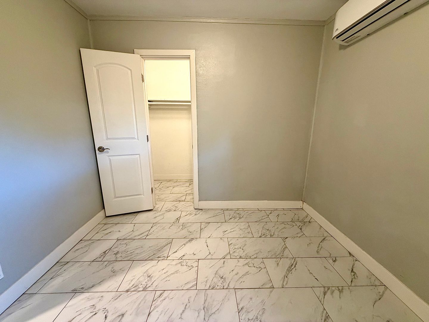 3058 Crescent Way - Thousand Oaks - California - 1 bed, 1 bath rental property