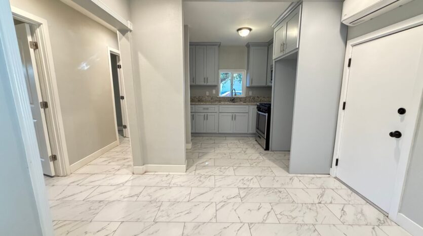 3058 Crescent Way - Thousand Oaks - California - 1 bed, 1 bath rental property