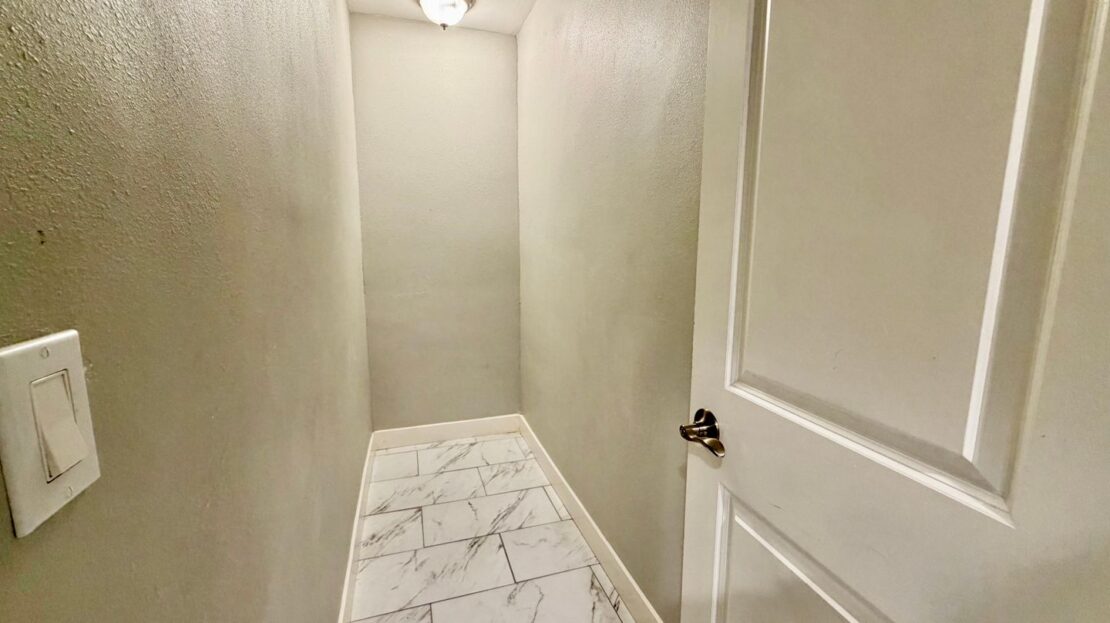 3058 Crescent Way - Thousand Oaks - California - 1 bed, 1 bath rental property