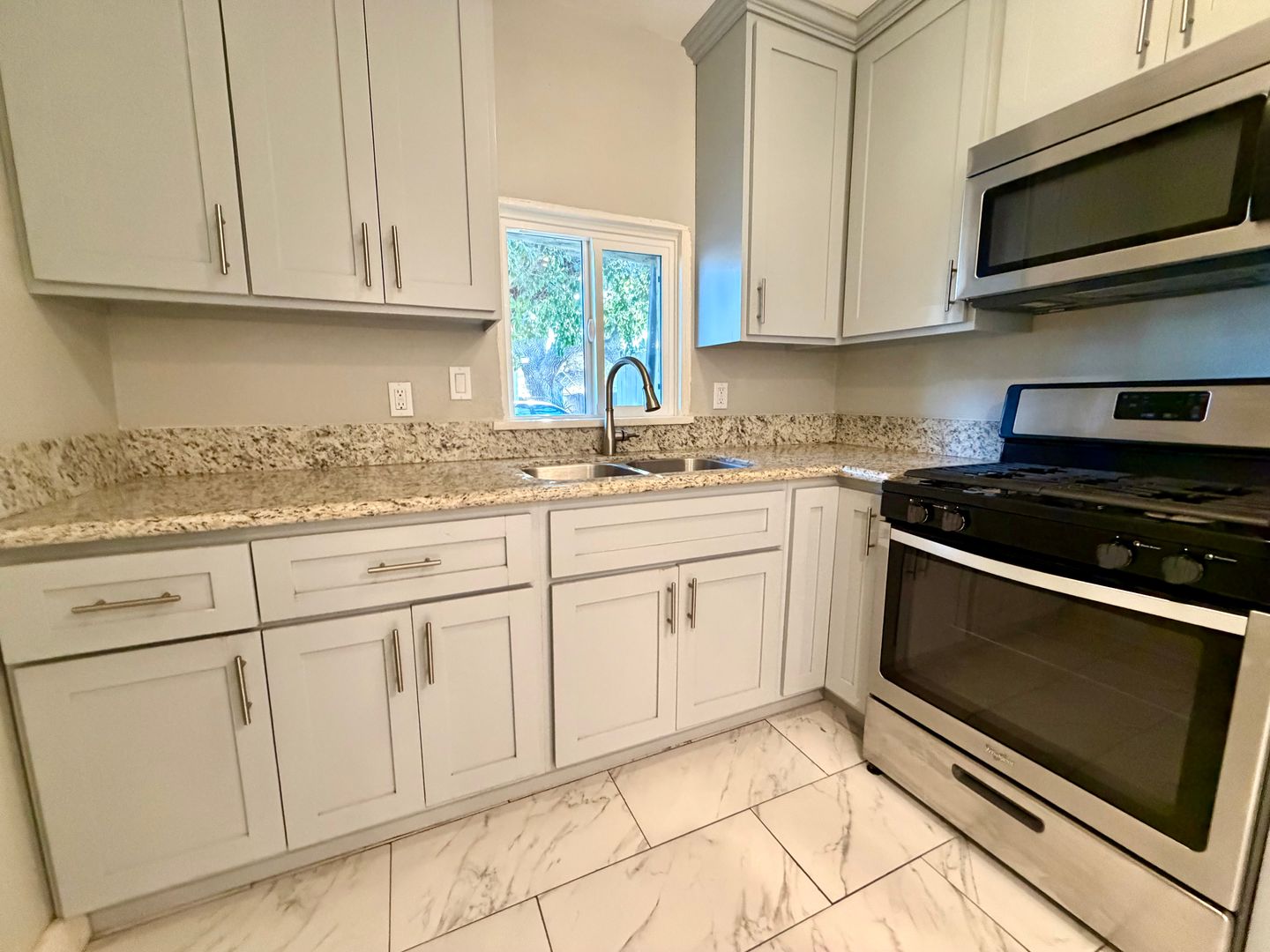 3058 Crescent Way - Thousand Oaks - California - 1 bed, 1 bath rental property