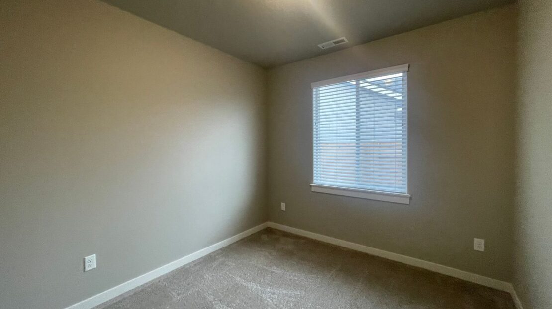 3327 NW 9th St  - Redmond - Oregon - 3 bed, 2 bath rental property