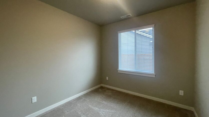 3327 NW 9th St  - Redmond - Oregon - 3 bed, 2 bath rental property