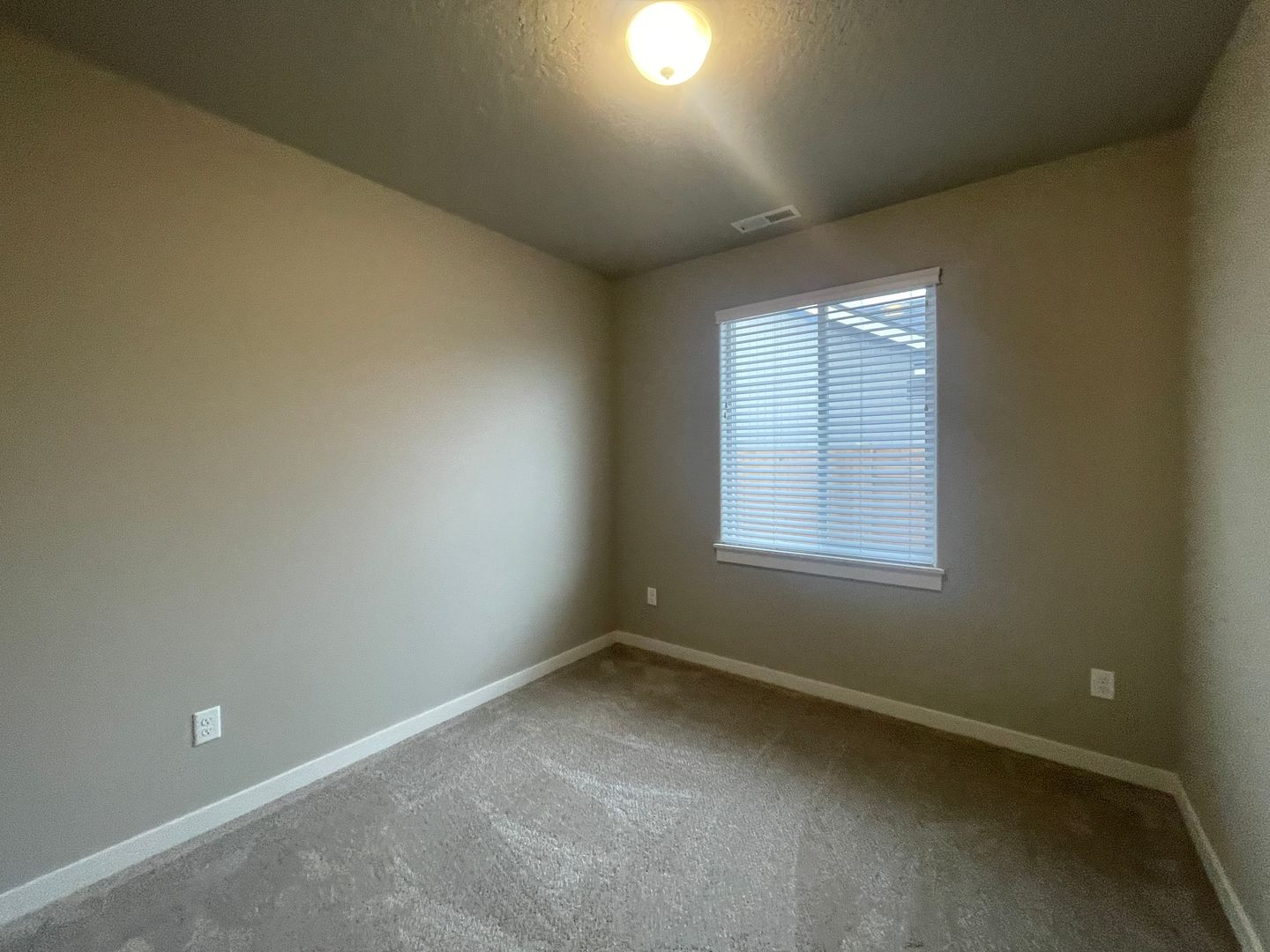 3327 NW 9th St  - Redmond - Oregon - 3 bed, 2 bath rental property