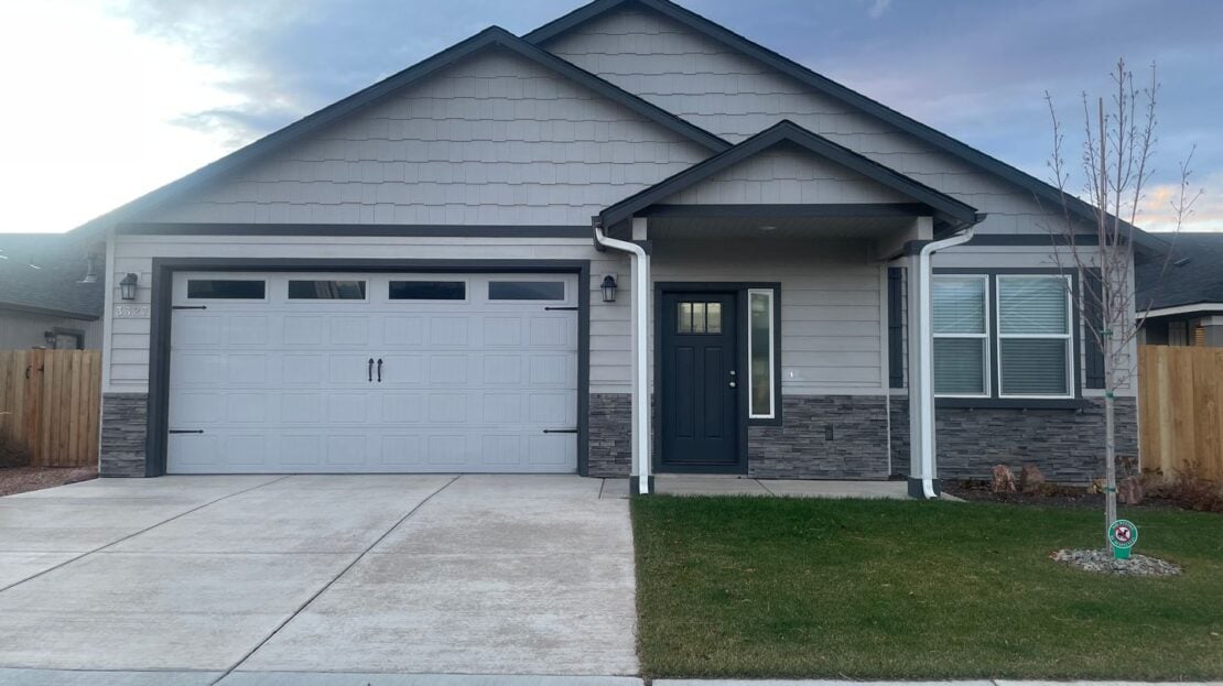 3327 NW 9th St  - Redmond - Oregon - 3 bed, 2 bath rental property