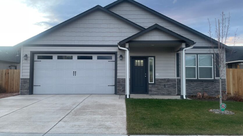 3327 NW 9th St  - Redmond - Oregon - 3 bed, 2 bath rental property