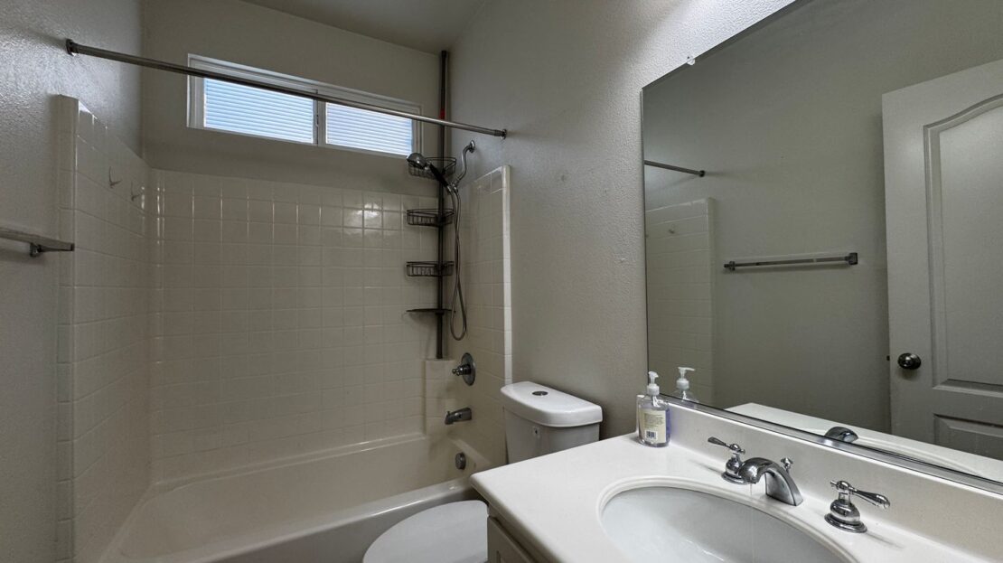 39672 Meadow View Cir - Temecula - California - 4 bed, 3.5 bath rental property