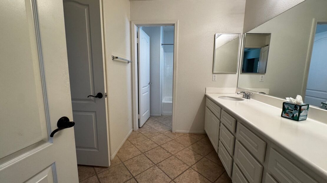 39672 Meadow View Cir - Temecula - California - 4 bed, 3.5 bath rental property