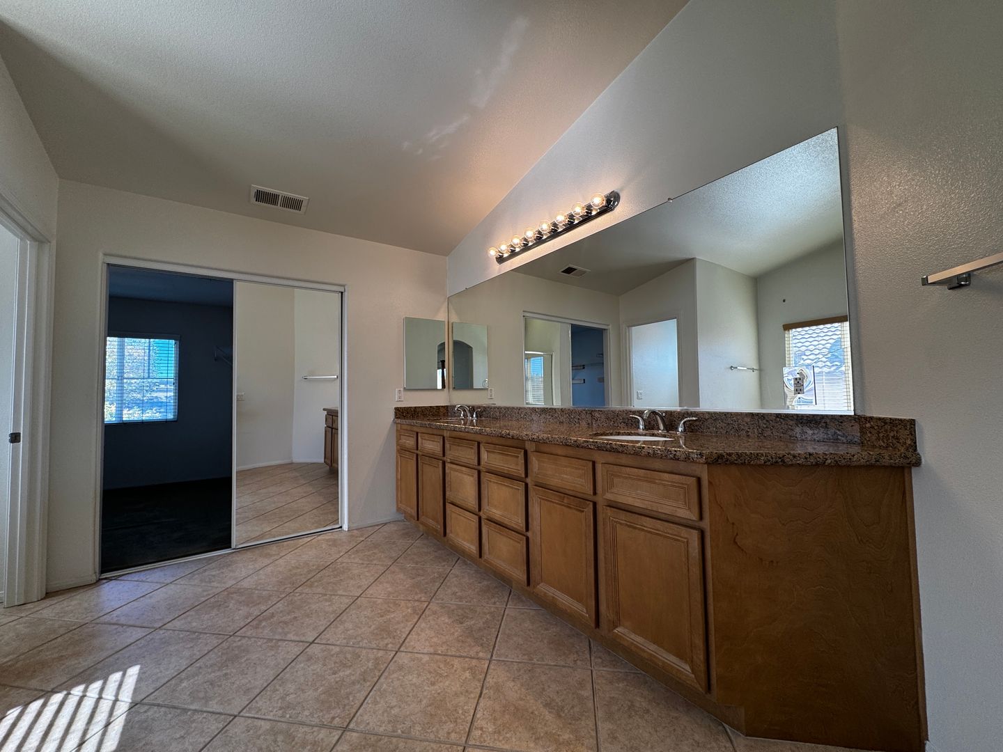 39672 Meadow View Cir - Temecula - California - 4 bed, 3.5 bath rental property