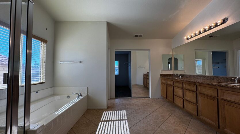 39672 Meadow View Cir - Temecula - California - 4 bed, 3.5 bath rental property