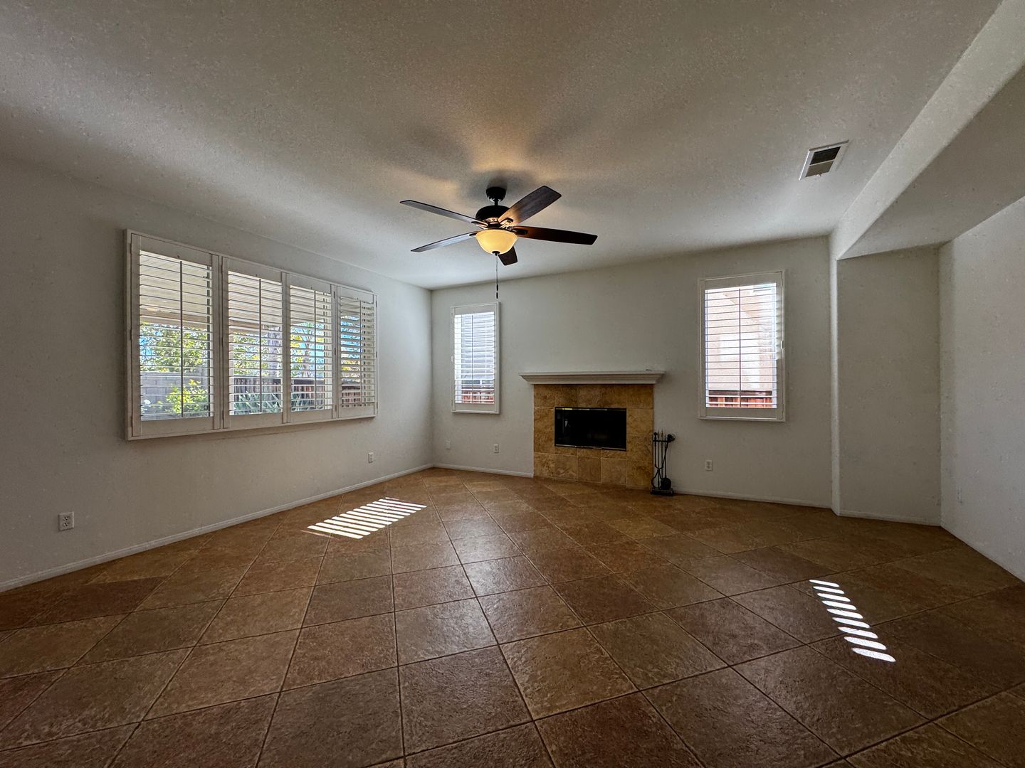 39672 Meadow View Cir - Temecula - California - 4 bed, 3.5 bath rental property