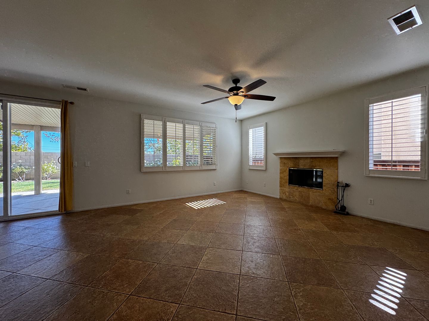 39672 Meadow View Cir - Temecula - California - 4 bed, 3.5 bath rental property