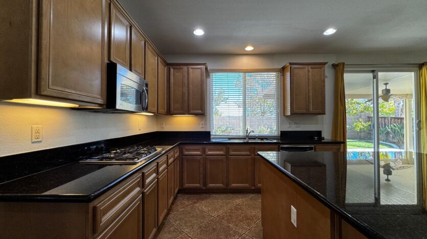 39672 Meadow View Cir - Temecula - California - 4 bed, 3.5 bath rental property