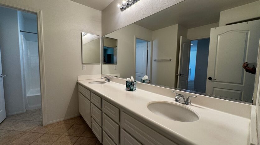 39672 Meadow View Cir - Temecula - California - 4 bed, 3.5 bath rental property