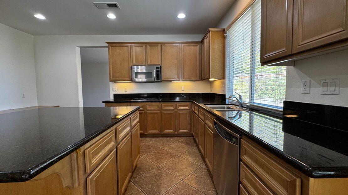 39672 Meadow View Cir - Temecula - California - 4 bed, 3.5 bath rental property