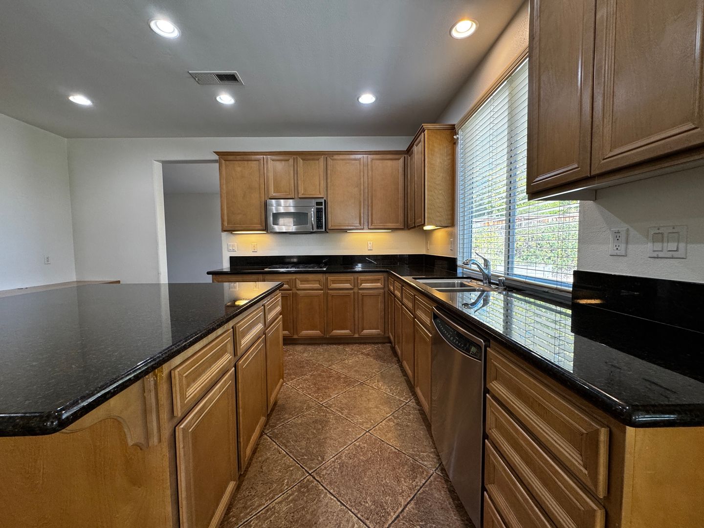 39672 Meadow View Cir - Temecula - California - 4 bed, 3.5 bath rental property