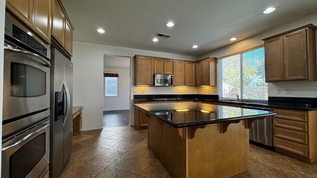 39672 Meadow View Cir - Temecula - California - 4 bed, 3.5 bath rental property