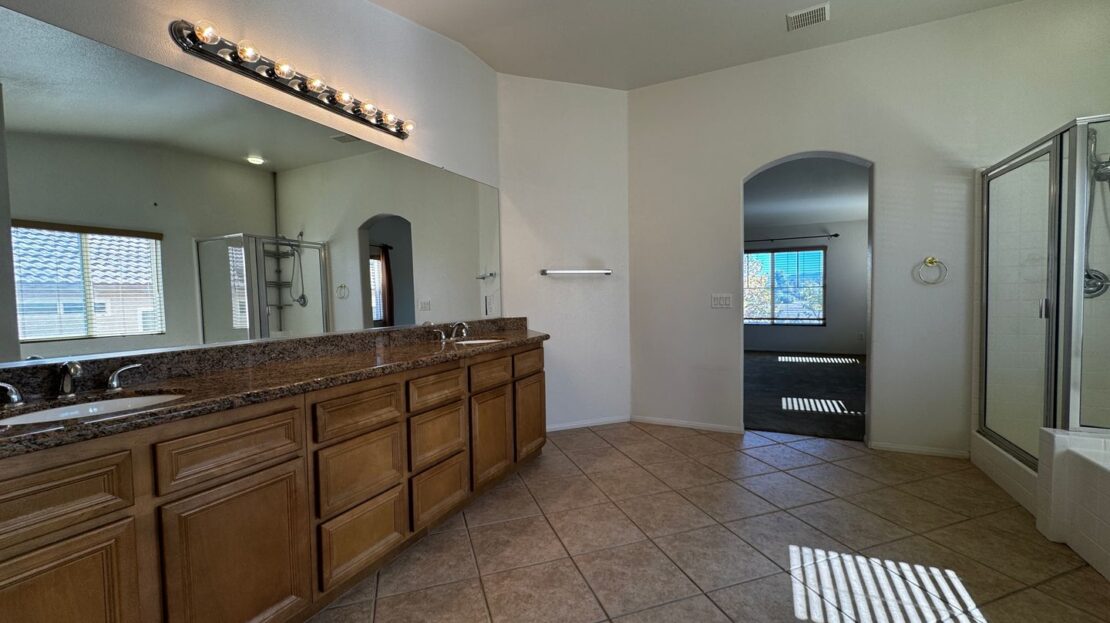 39672 Meadow View Cir - Temecula - California - 4 bed, 3.5 bath rental property