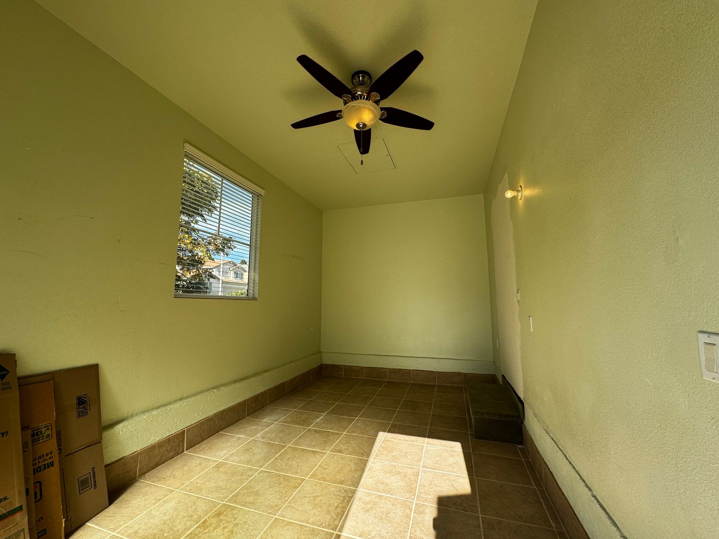 39672 Meadow View Cir - Temecula - California - 4 bed, 3.5 bath rental property