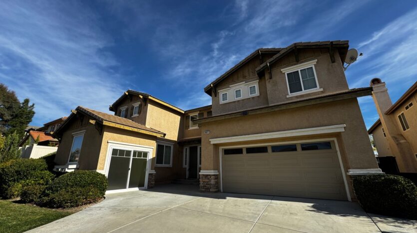 39672 Meadow View Cir - Temecula - California - 4 bed, 3.5 bath rental property