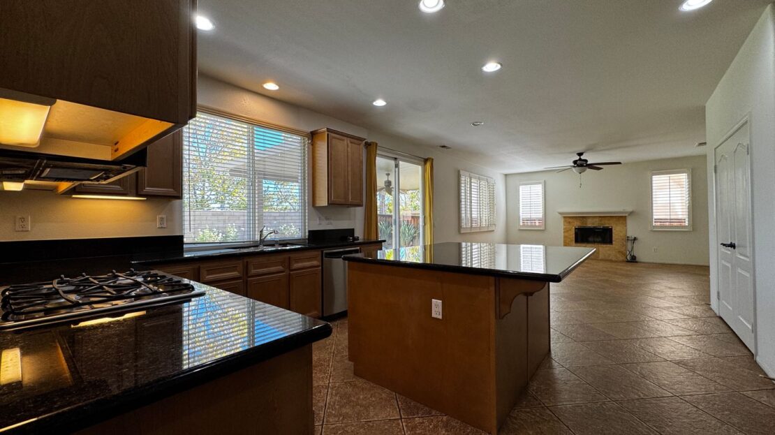 39672 Meadow View Cir - Temecula - California - 4 bed, 3.5 bath rental property