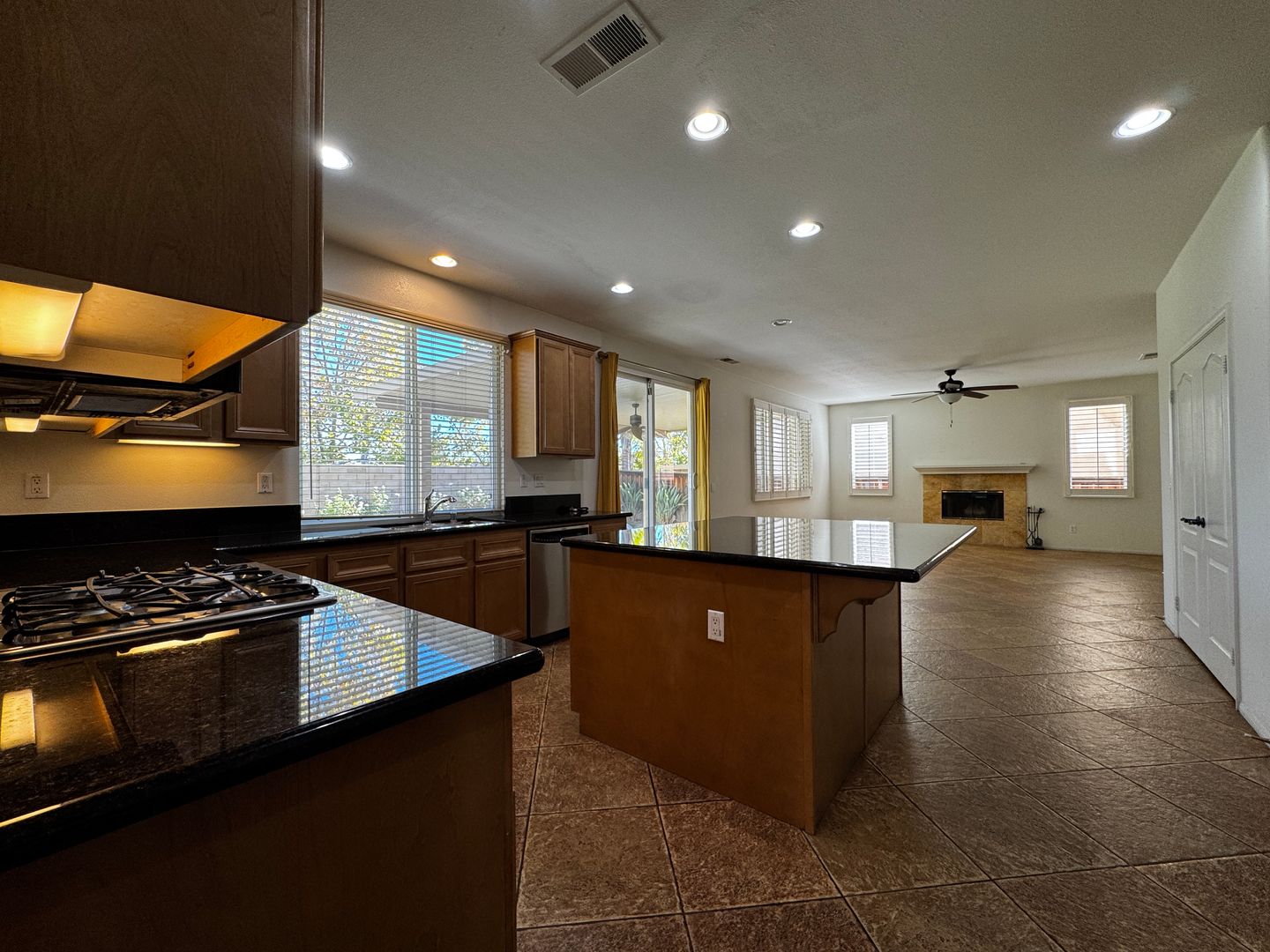 39672 Meadow View Cir - Temecula - California - 4 bed, 3.5 bath rental property