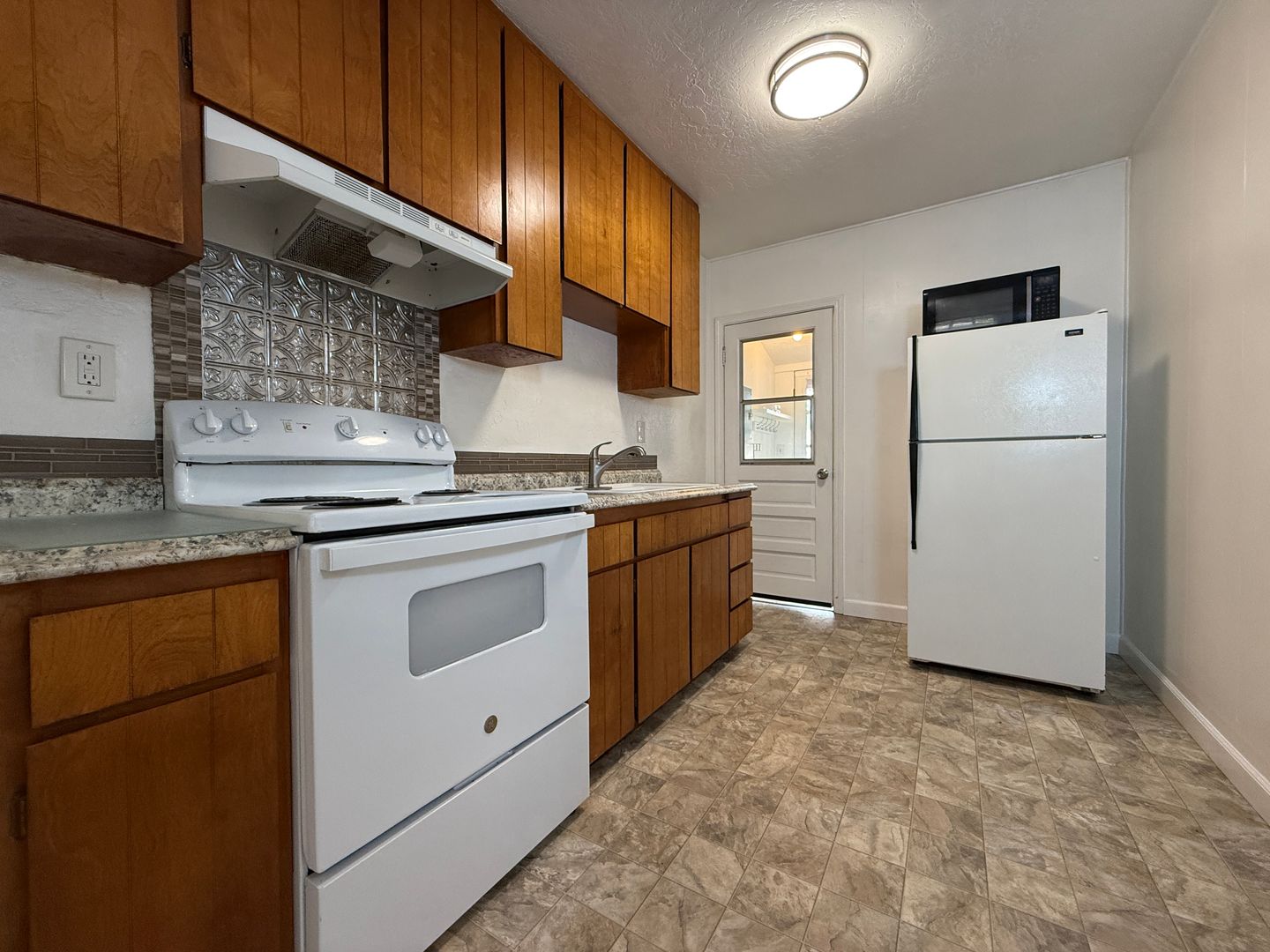 4 SW Cleveland Ave   - Bend - Oregon - 1 bed, 1 bath rental property