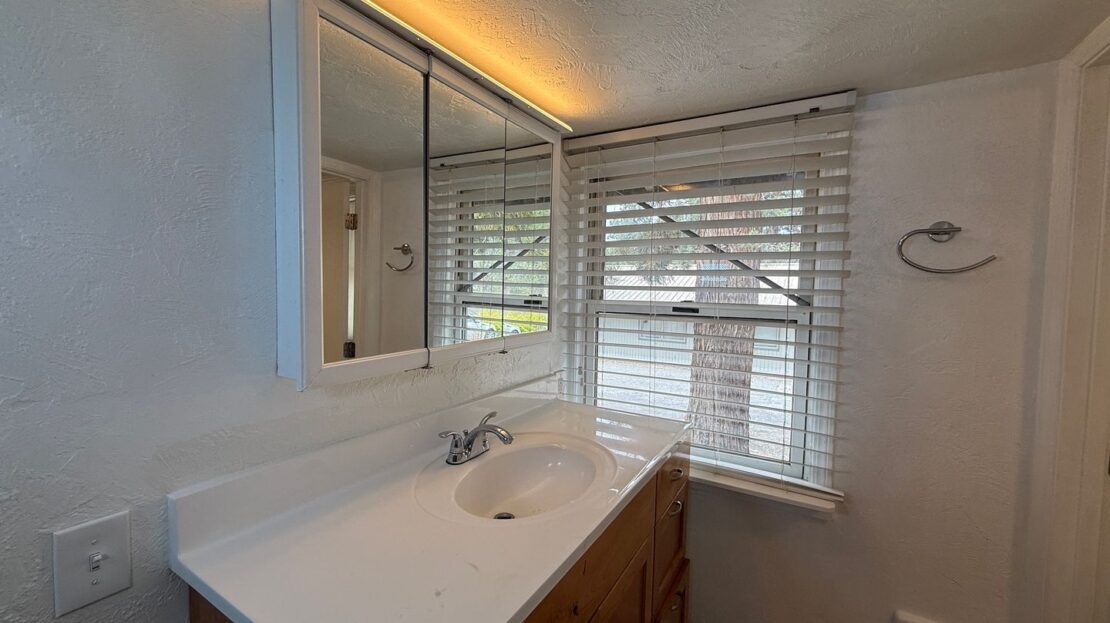 4 SW Cleveland Ave   - Bend - Oregon - 1 bed, 1 bath rental property