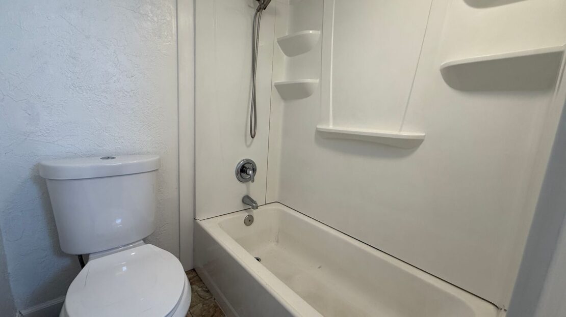 4 SW Cleveland Ave   - Bend - Oregon - 1 bed, 1 bath rental property