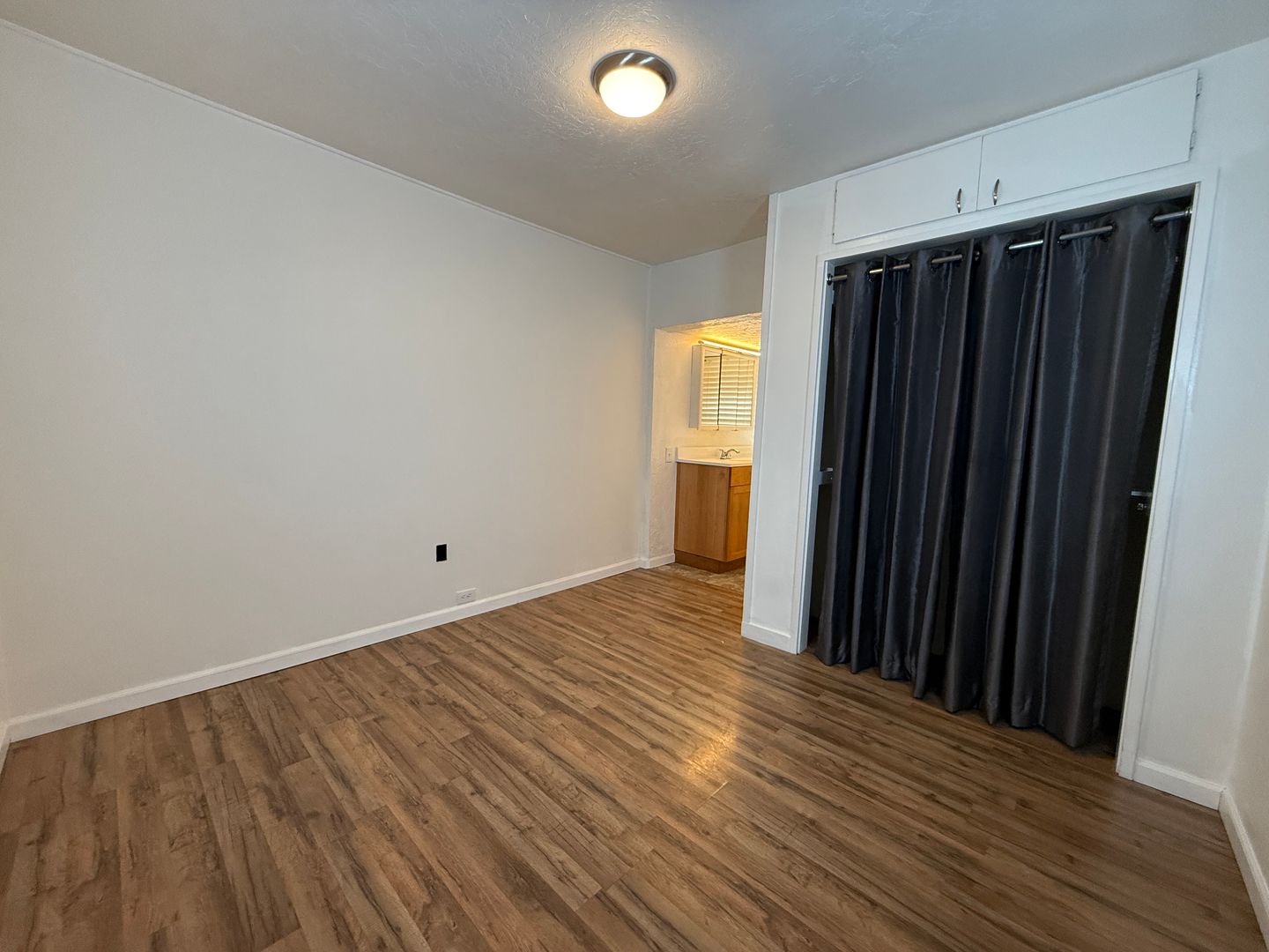 4 SW Cleveland Ave   - Bend - Oregon - 1 bed, 1 bath rental property