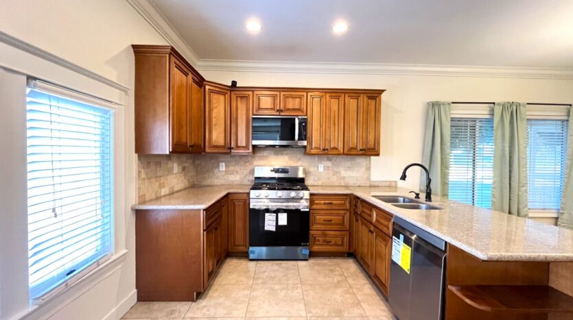 423 E. 8th St - Corona - California - 2 bed, 1.5 bath rental property