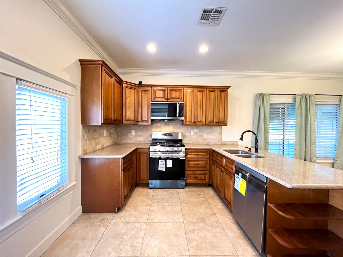 423 E. 8th St - Corona - California - 2 bed, 1.5 bath rental property