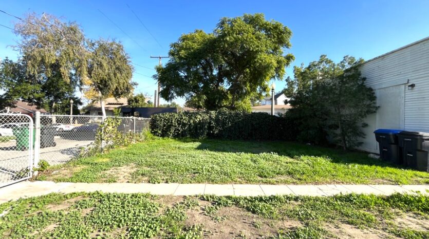 423 E. 8th St - Corona - California - 2 bed, 1.5 bath rental property
