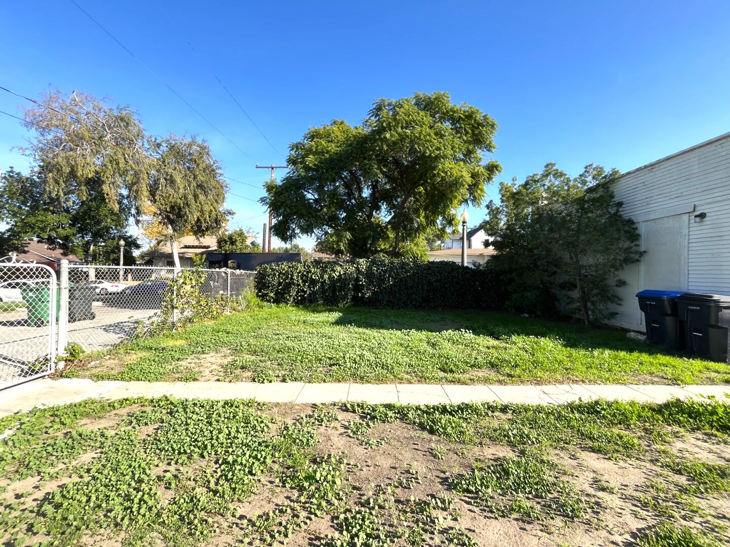423 E. 8th St - Corona - California - 2 bed, 1.5 bath rental property