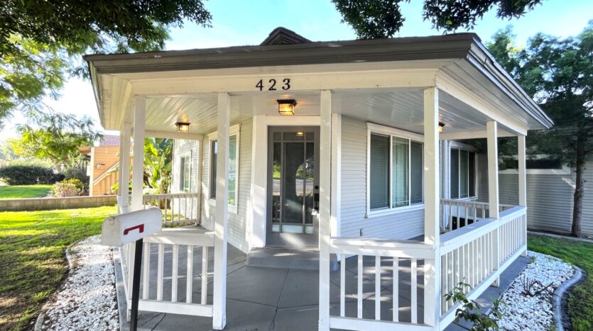 423 E. 8th St - Corona - California - 2 bed, 1.5 bath rental property