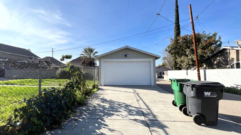 423 E. 8th St - Corona - California - 2 bed, 1.5 bath rental property