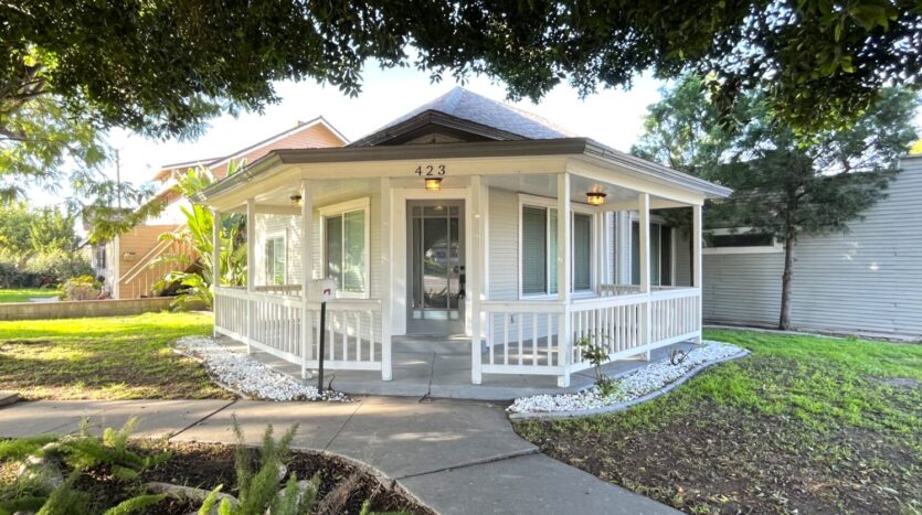 423 E. 8th St - Corona - California - 2 bed, 1.5 bath rental property