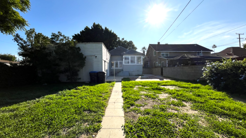 423 E. 8th St - Corona - California - 2 bed, 1.5 bath rental property