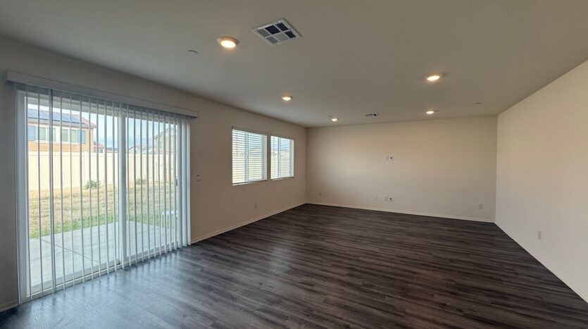 4371 W. Ave J5 - Lancaster - California - 4 bed, 3 bath rental property